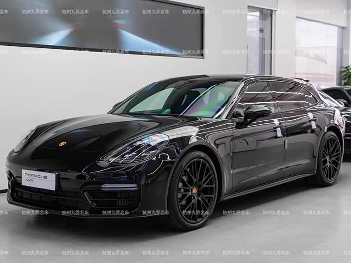 Фото 1 - Porsche Panamera