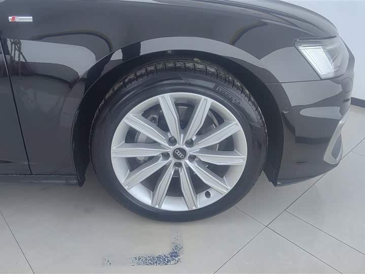 Фото 6 - Audi A6L