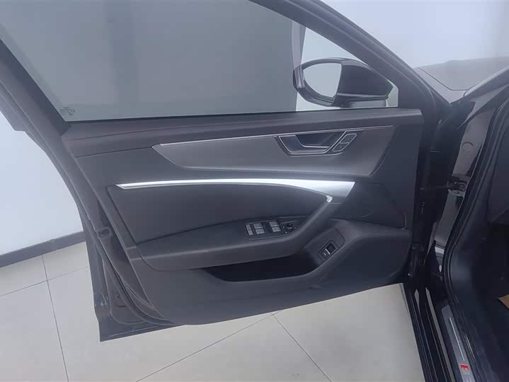 Фото 7 - Audi A6L