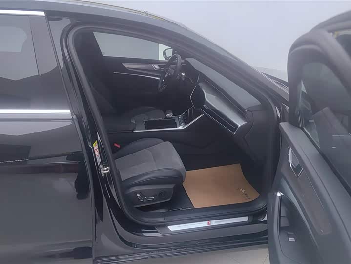 Фото 8 - Audi A6L