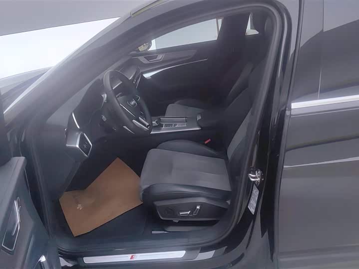 Фото 9 - Audi A6L