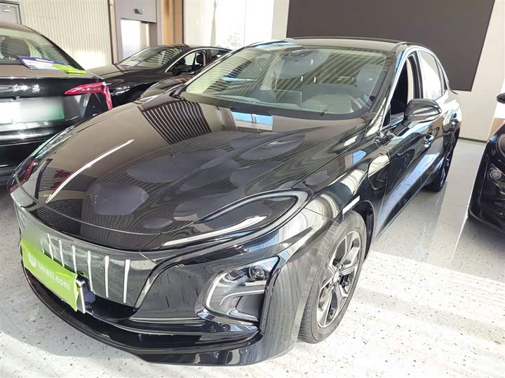 Фото 1 - Hongqi E-QM5