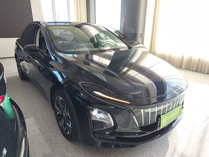 Фото 4 - Hongqi E-QM5