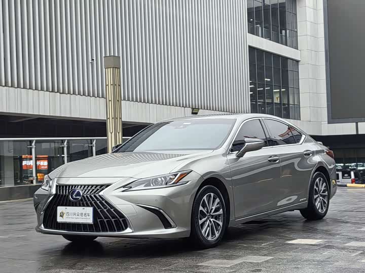 Фото 2 - Lexus ES