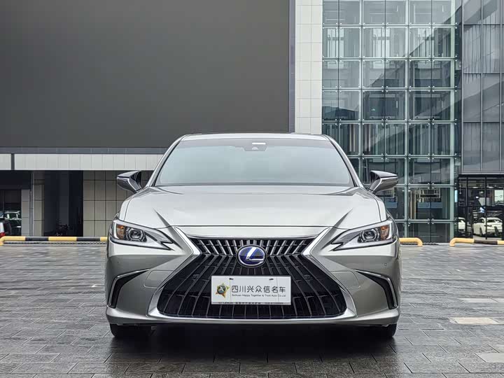 Фото 3 - Lexus ES