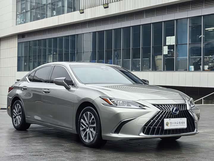 Фото 4 - Lexus ES