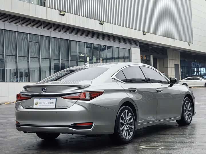 Фото 5 - Lexus ES