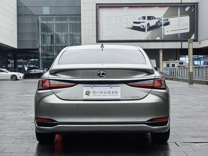 Фото 6 - Lexus ES