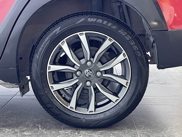 Фото 6 - Toyota Yaris L Hatchback