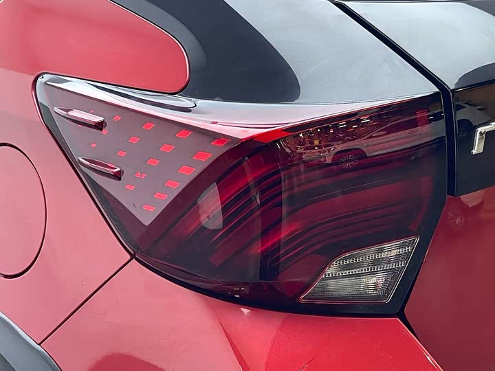 Фото 8 - Toyota Yaris L Hatchback