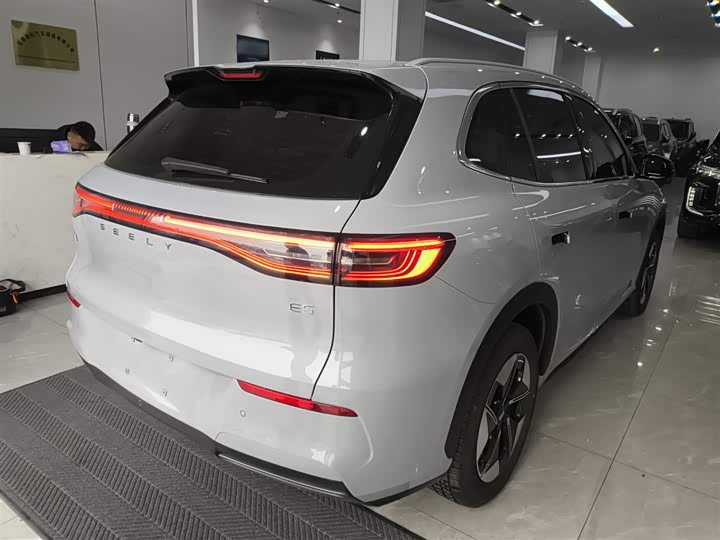 Фото 7 - Geely Galaxy E5