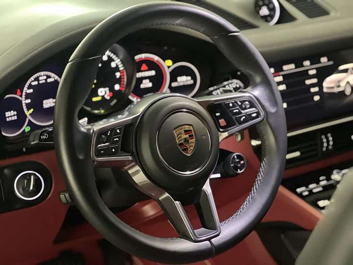 Фото 8 - Porsche Cayenne Hybrid