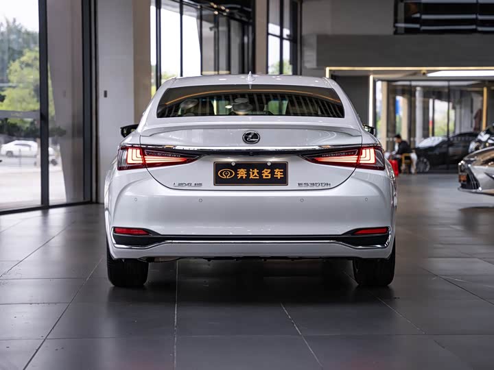 Фото 5 - Lexus ES