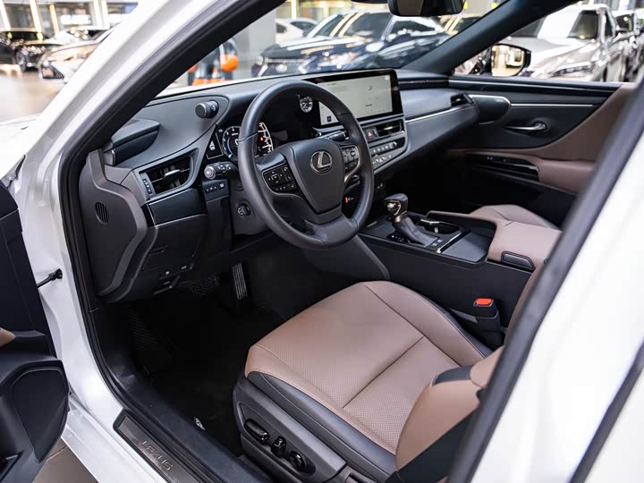 Фото 9 - Lexus ES