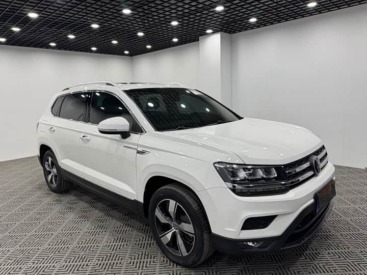 Фото 1 - Volkswagen Tharu