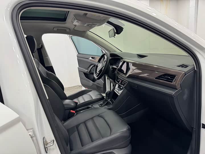 Фото 4 - Volkswagen Tharu