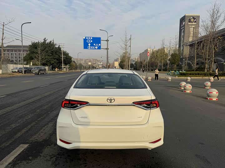 Фото 7 - Toyota Corolla