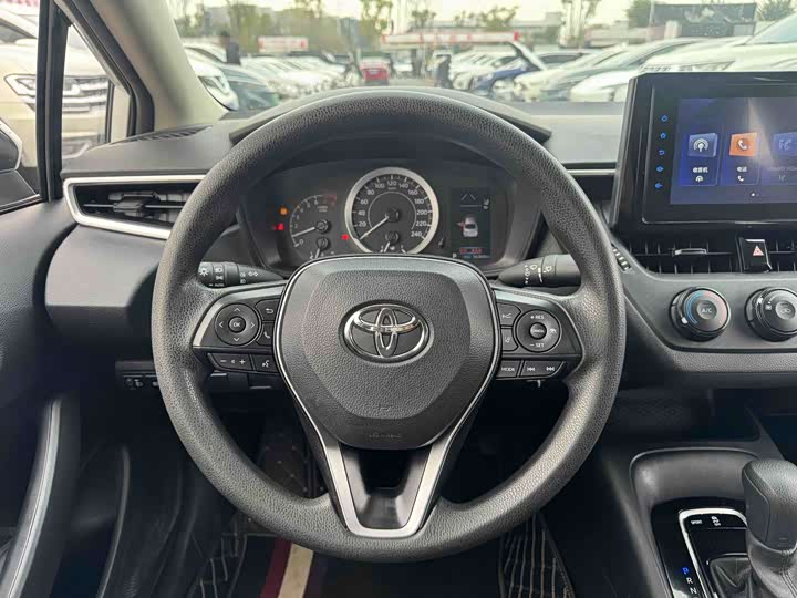 Фото 8 - Toyota Corolla