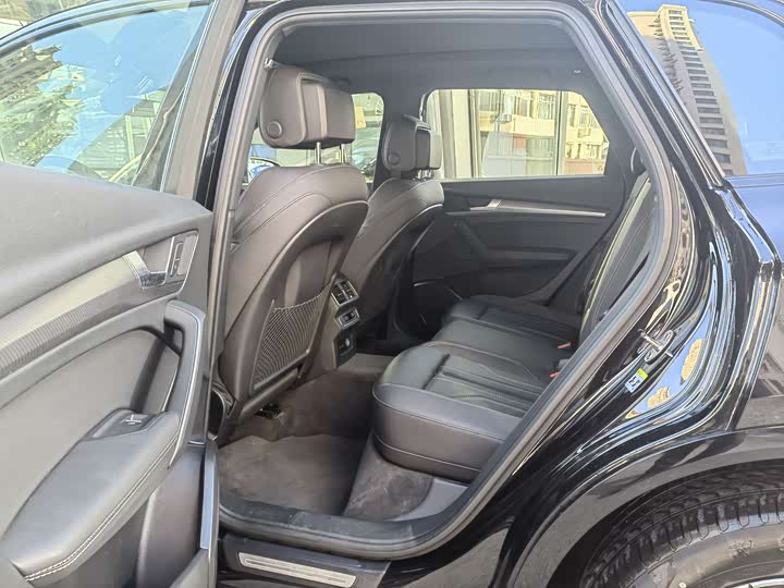 Фото 6 - Audi Q5L