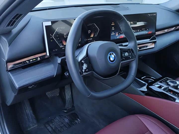Фото 9 - BMW i5