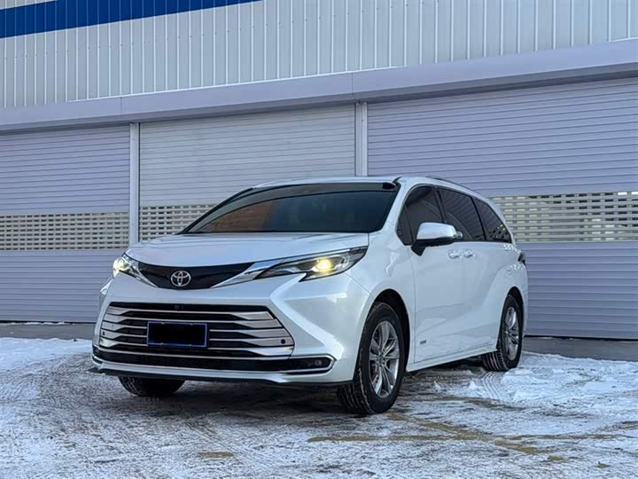 Фото 1 - Toyota Sienna