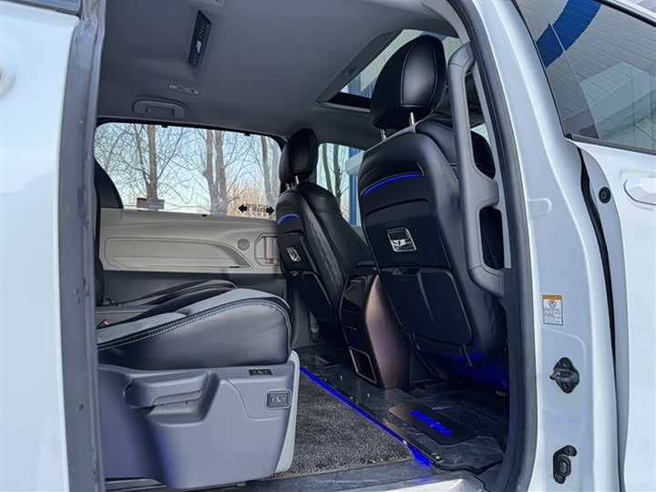 Фото 7 - Toyota Sienna