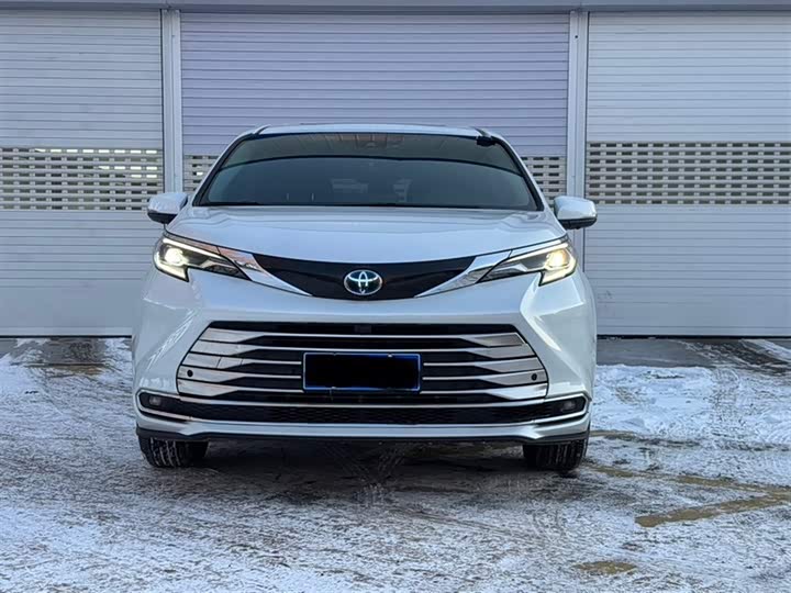 Фото 9 - Toyota Sienna