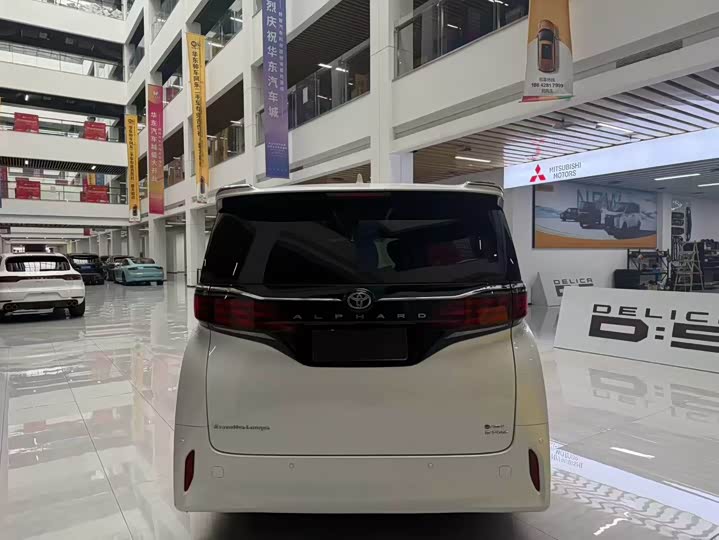 Фото 3 - Toyota Alphard