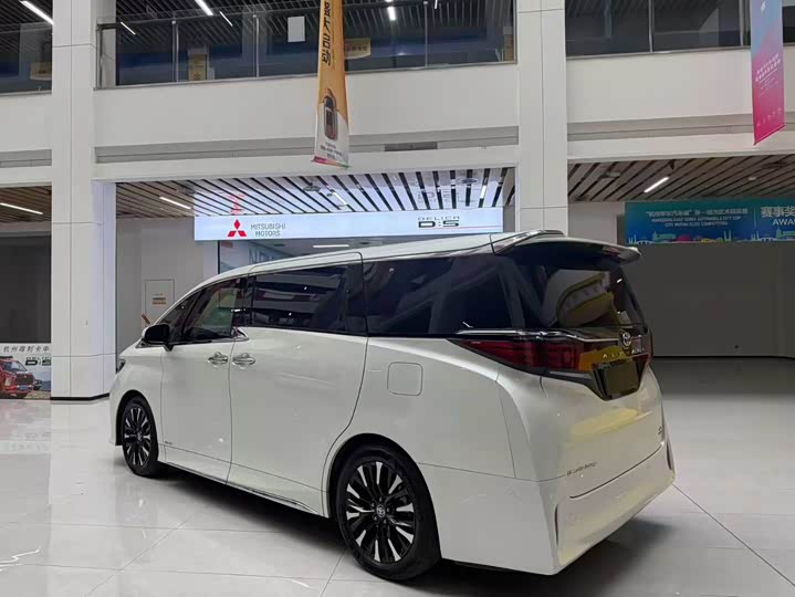 Фото 4 - Toyota Alphard