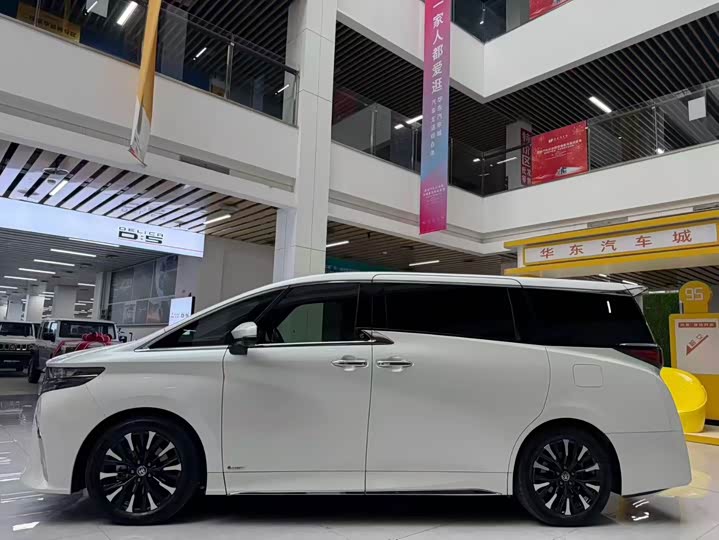Фото 5 - Toyota Alphard