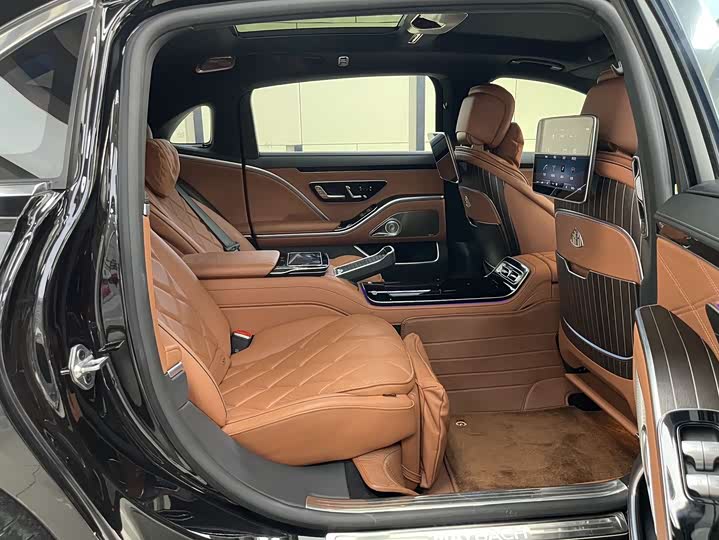 Фото 4 - Mercedes-Benz Maybach S-Class