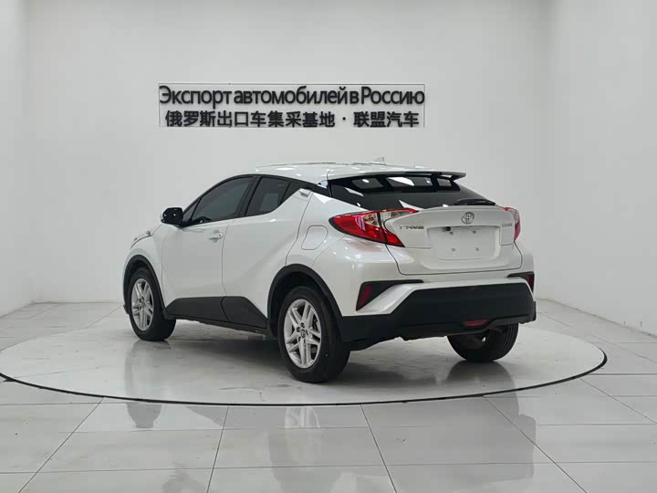 Фото 4 - Toyota C-HR