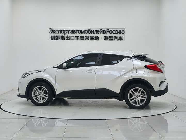Фото 6 - Toyota C-HR
