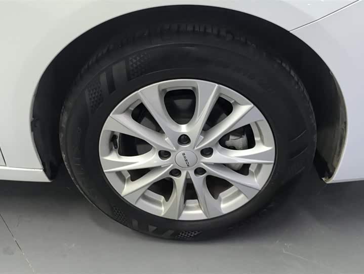 Фото 6 - Roewe i5