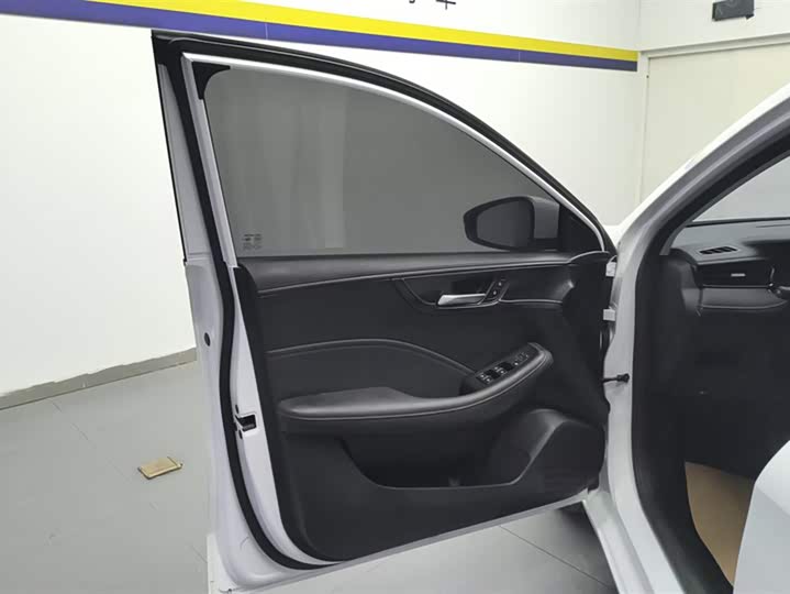 Фото 7 - Roewe i5