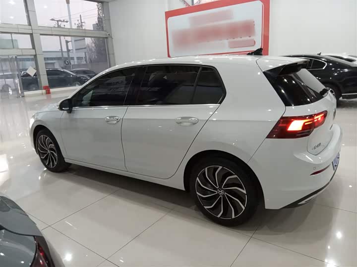 Фото 5 - Volkswagen Golf