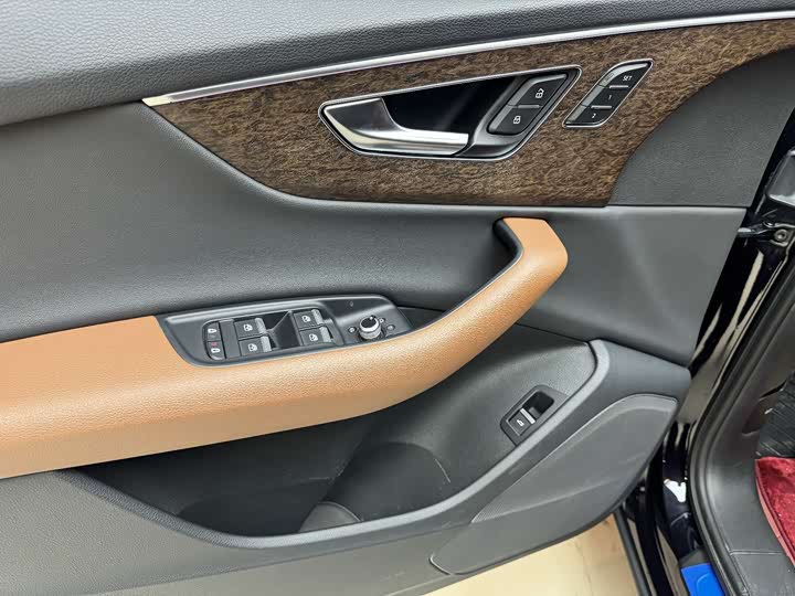 Фото 6 - Audi Q7