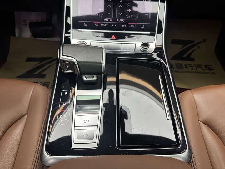 Фото 7 - Audi Q7