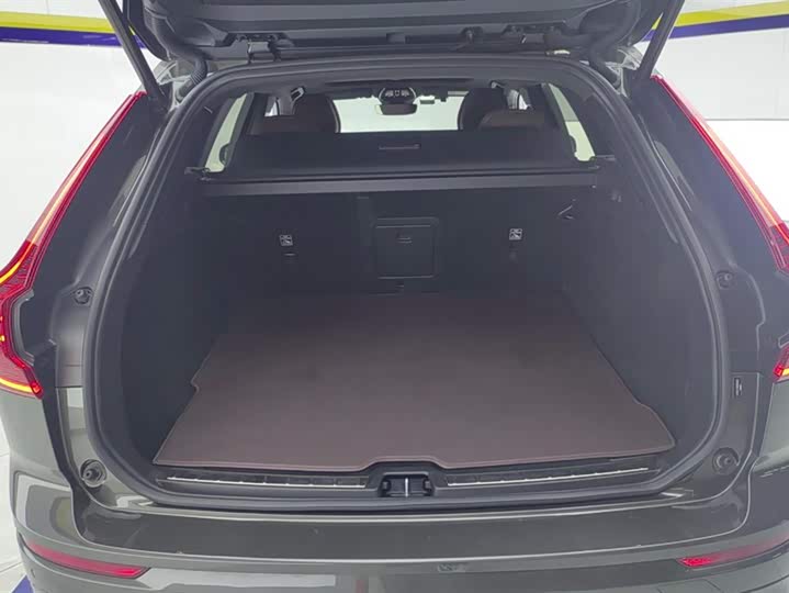 Фото 4 - Volvo XC60