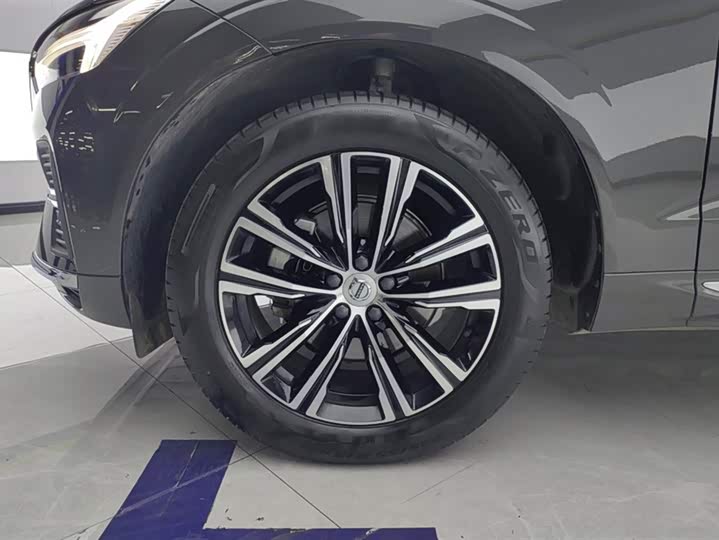 Фото 6 - Volvo XC60