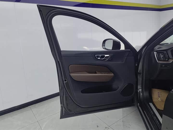 Фото 7 - Volvo XC60