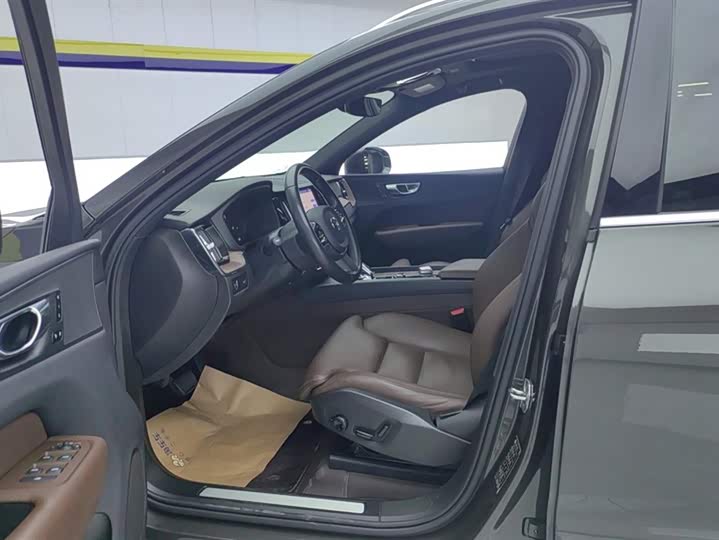 Фото 9 - Volvo XC60