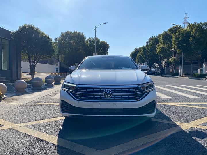 Фото 1 - Volkswagen Sagitar L