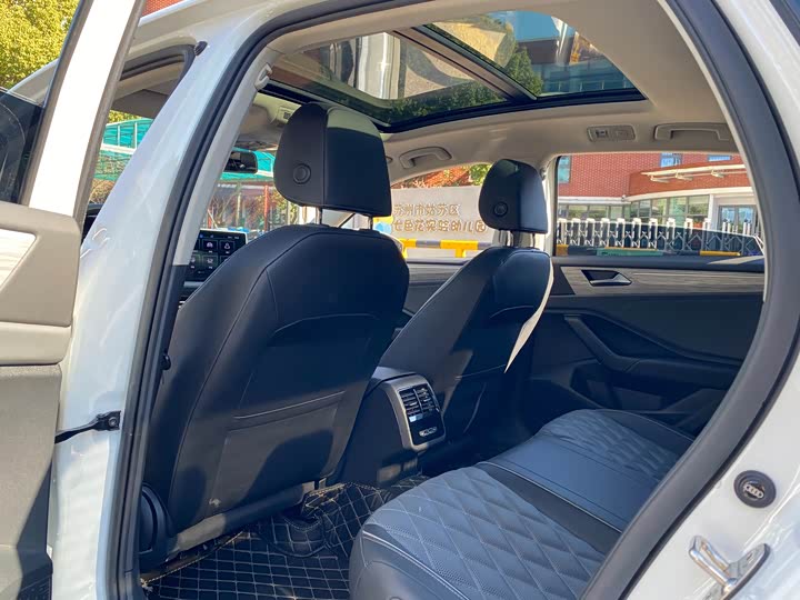 Фото 8 - Volkswagen Sagitar L