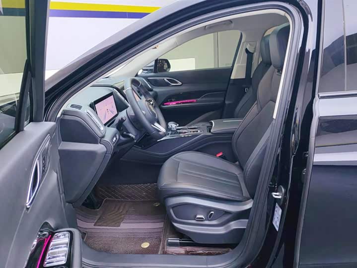 Фото 9 - Hongqi HS3 Hybrid