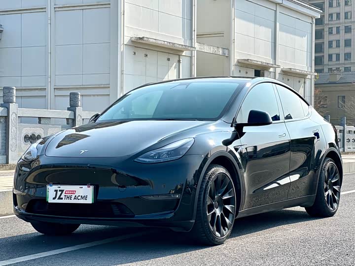 Фото 1 - Tesla Model Y