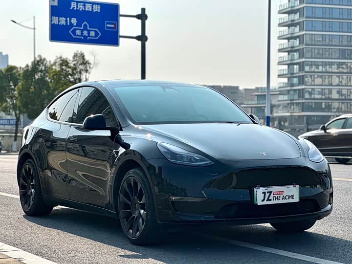 Фото 3 - Tesla Model Y