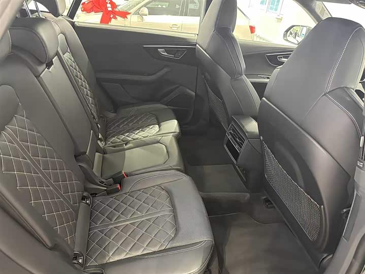 Фото 8 - Audi Q8