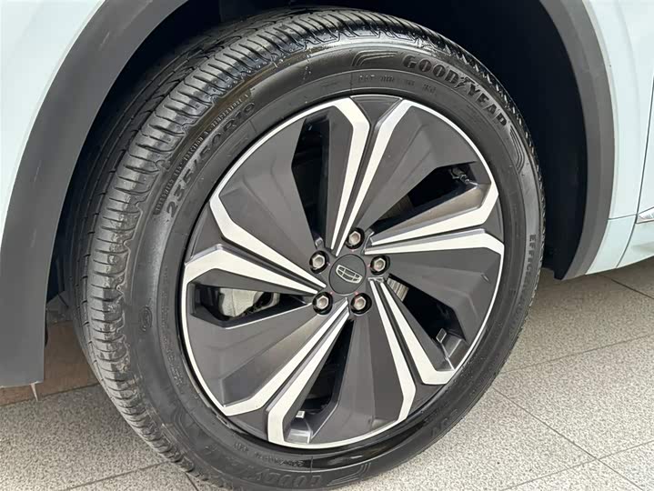 Фото 8 - Geely Monjaro