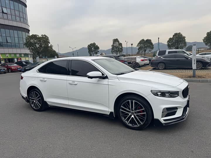 Фото 3 - Geely Preface